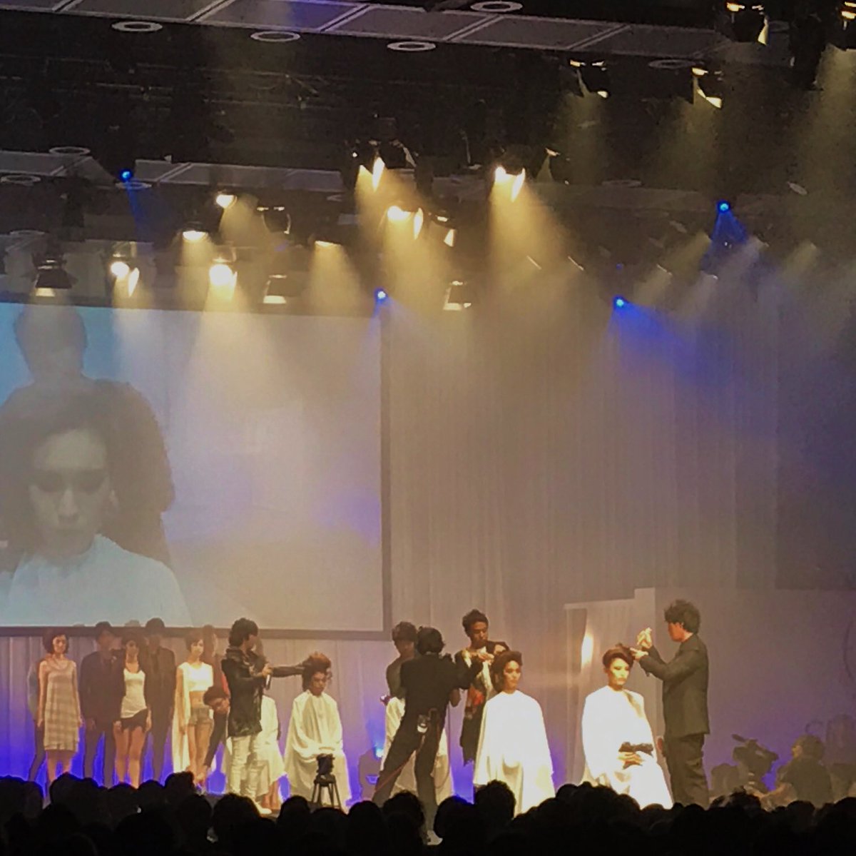 hairmake_earth's tweet photo. #EARTHCONTEST #アースコンテスト #ヘア #イベント #ヘアショー #MOSSfor90's https://t.co/3sfFiXYvT5