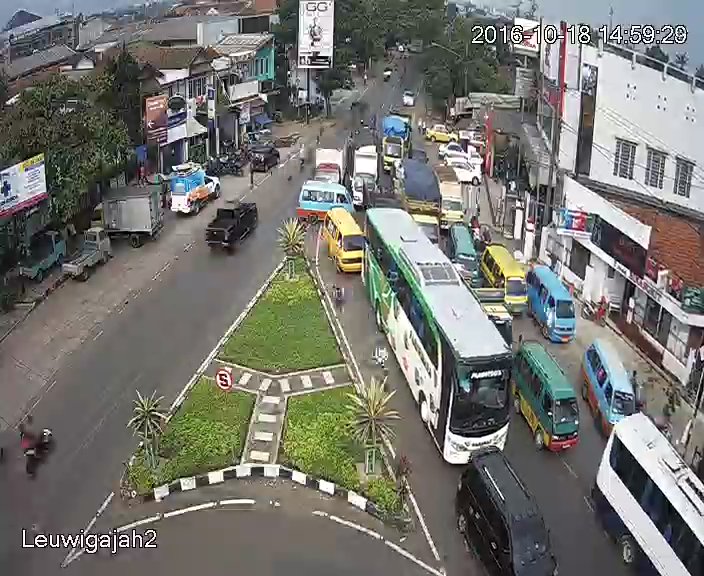 15.02 Lalu Lintas di Bundaran Leuwigajah mengarah nanjung-Kerkof Padat Merayap #lalincimahi