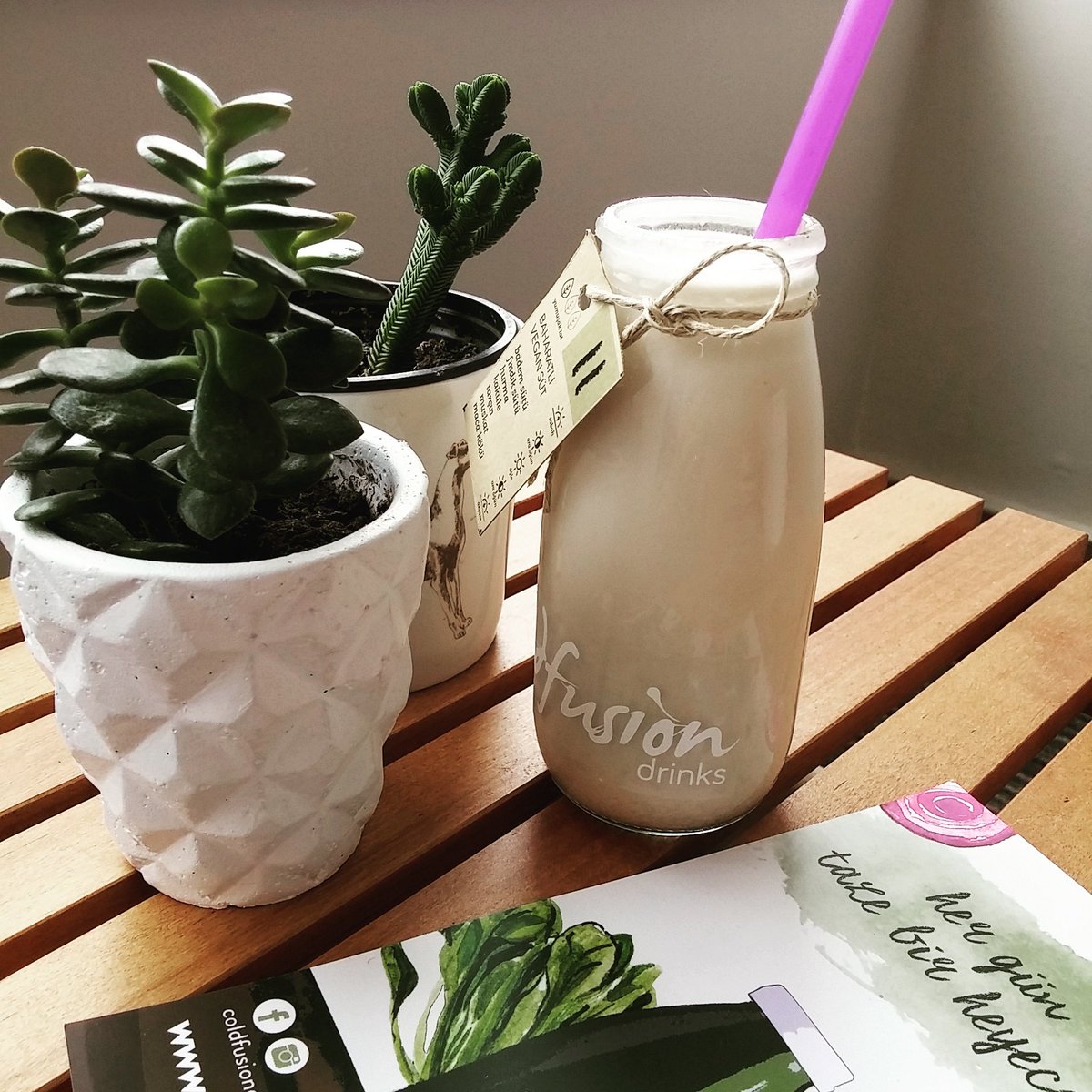 coldfusiondrink's tweet photo. Günaydın😊 sonbahar menümüzün yeni #baharatlı #vegan  sütü ile tanışın. https://t.co/RfMIiHeLym