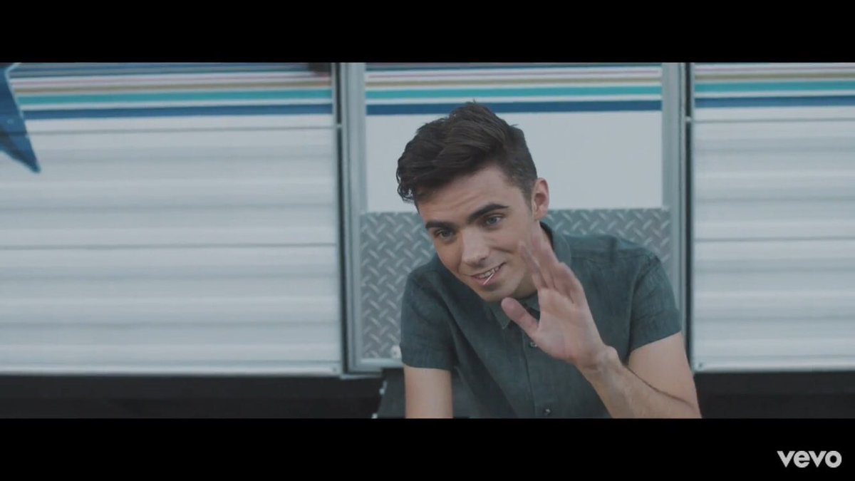 KiuKiuFeehily's tweet photo. @NathanSykes these are the best views I've ever seen in these few months #FamousVideoOutNow #Famous #UnfinishedBusiness https://t.co/7szOWYgsrn