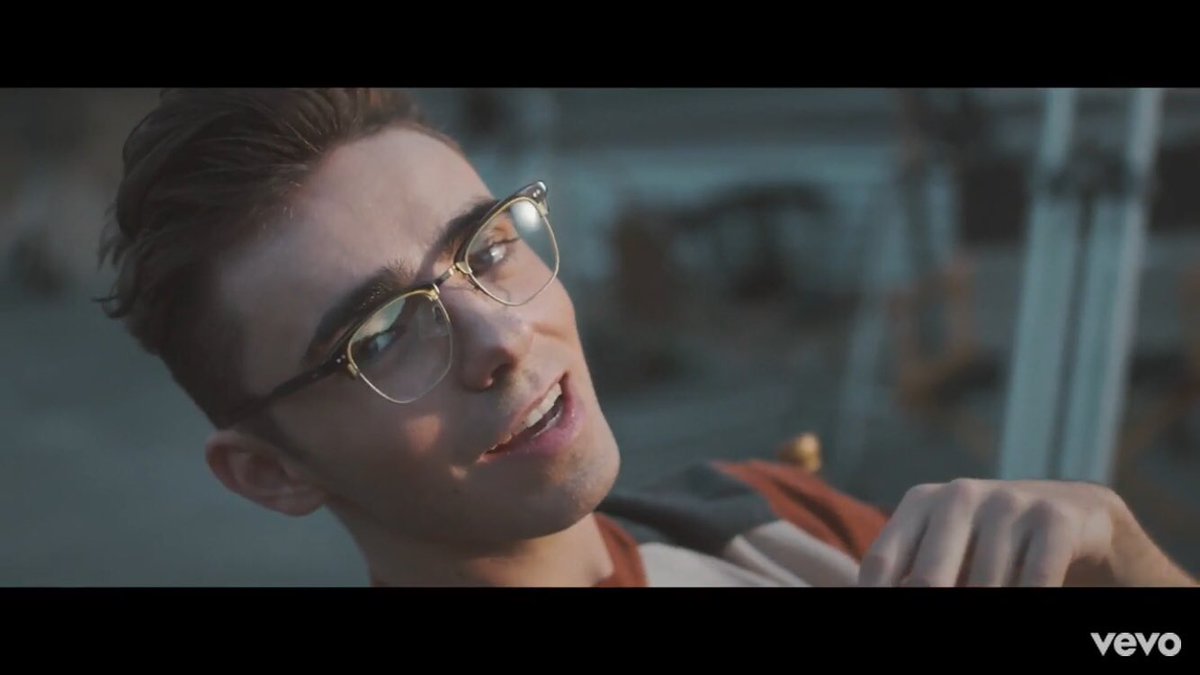 KiuKiuFeehily's tweet photo. @NathanSykes these are the best views I've ever seen in these few months #FamousVideoOutNow #Famous #UnfinishedBusiness https://t.co/7szOWYgsrn