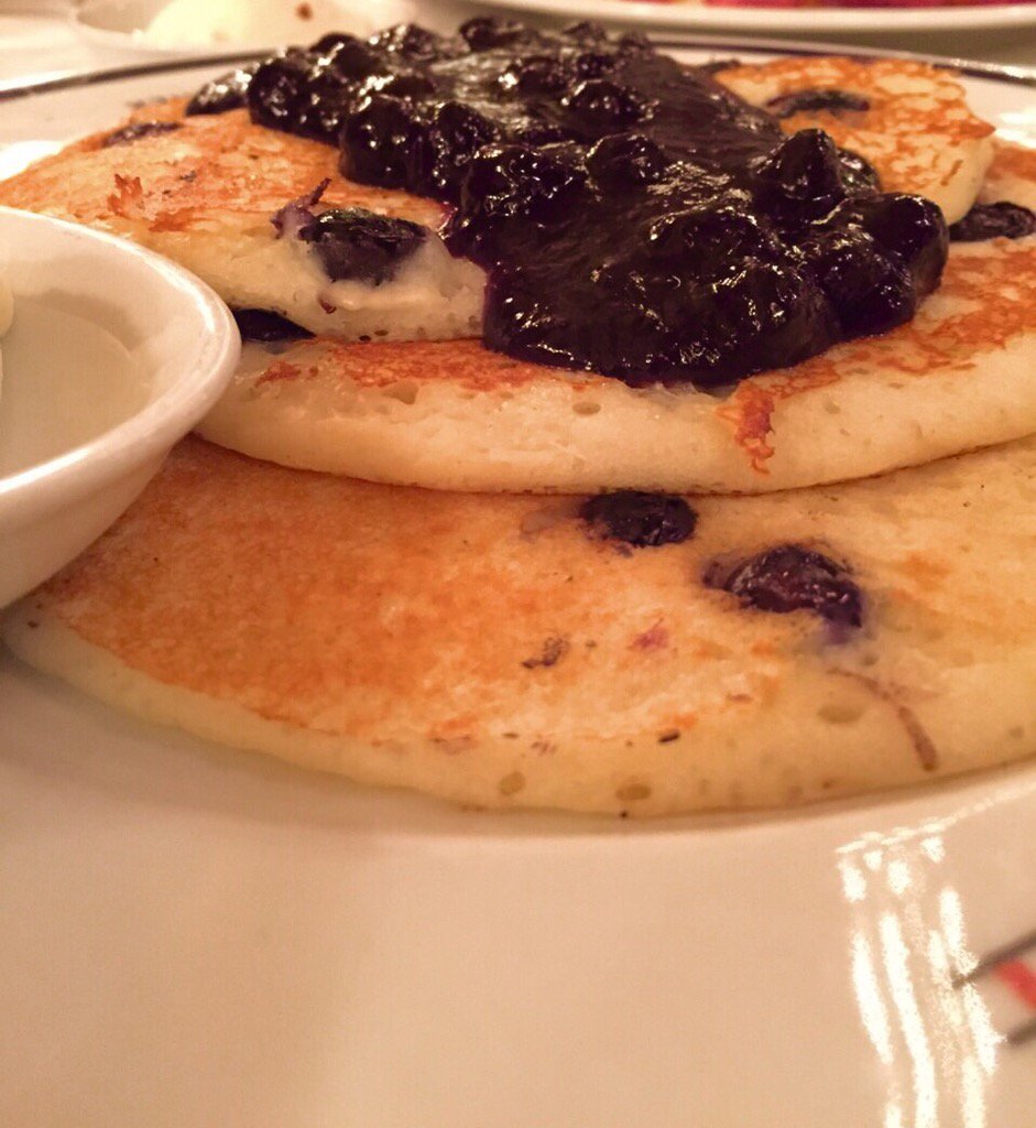 Rebeccahr09's tweet photo. #Tuesdaymotivation great protein and blueberry pancakes! @thebodycoach #goals https://t.co/wxwBhCedI4
