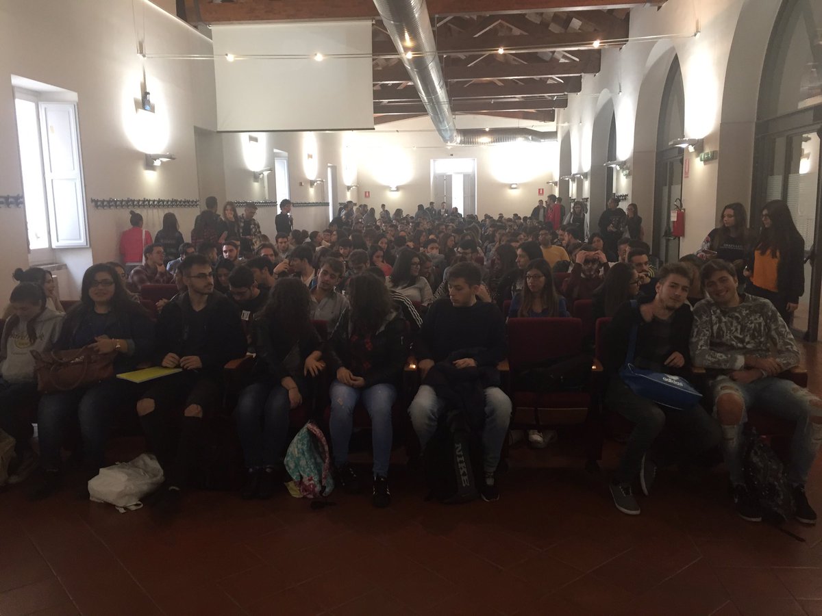 Tommaso_Aiello's tweet photo. Coaching tour tappa n. 1: Capua #soldout 😎@Emblema_ @OrientaSUN https://t.co/vX8PMqfE2T