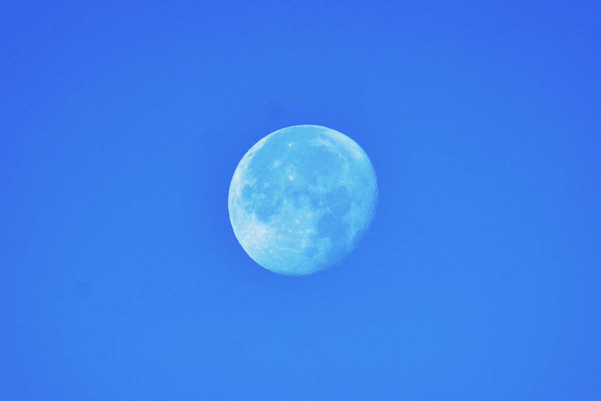 The moon this morning (Tim Hoggarth) @JonMitchellITV <a href="/Examiner/">ExaminerLive</a>