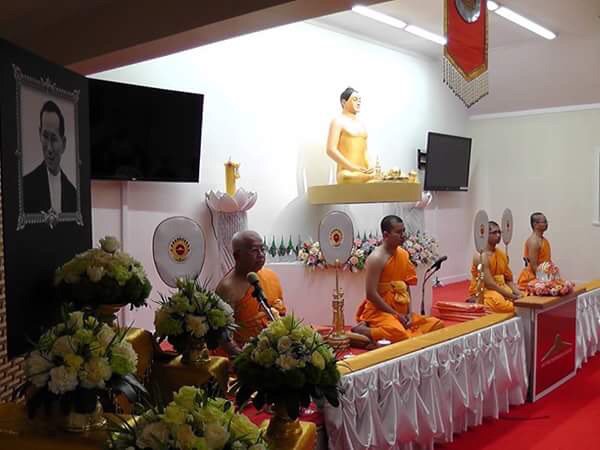 mommamcatok's tweet photo. วัดพระธรรมกายโอ๊คแลนด์ ออสเตรเลีย จัดพิธีสวดอภิธรรมและเจริญจิตภาวนาถวายเป็นพระราชกุศลแด่พระบาทสมเด็จพระปรมินทรมหาภูมิพ��อดุลยเดช เมื่อ15 ตค. https://t.co/8q9M2ptV6i