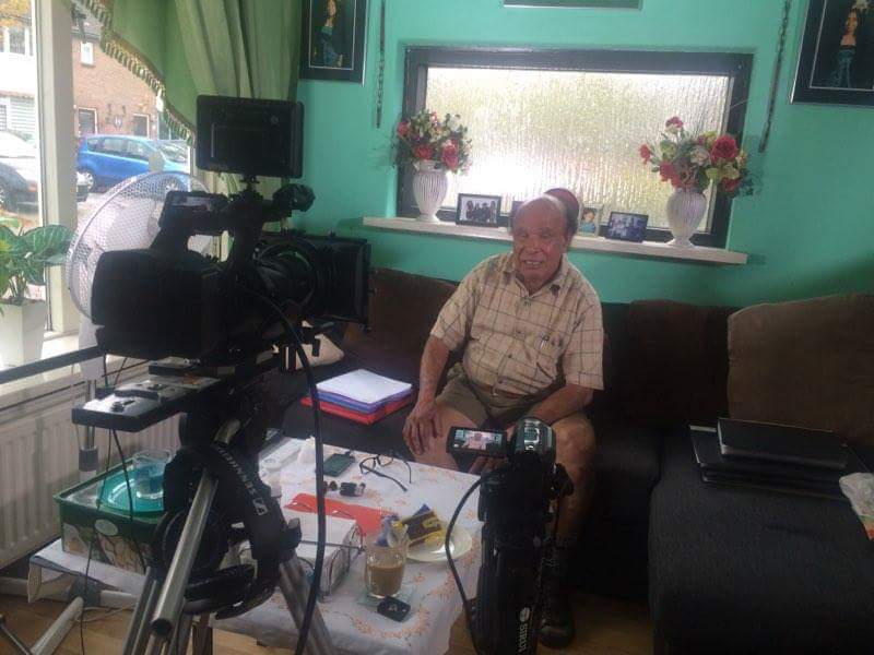 TV-Papua interviewing historical figures of PapoeaNL: D. Kurni, cultural artist, passing on ways of expression to younger generations.