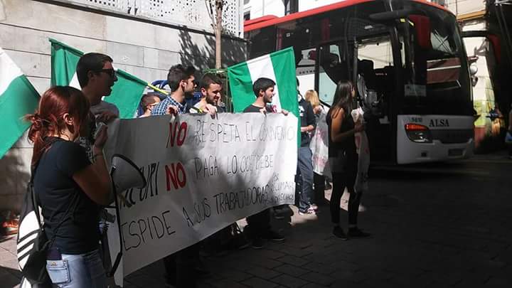 SAT__Granada's tweet photo. Ayer de nuevo frente a Hicuri. Estaremos a las puertas las veces que hagan falta hasta que paguen a las dos trabajadoras. https://t.co/lg16nO2FdR