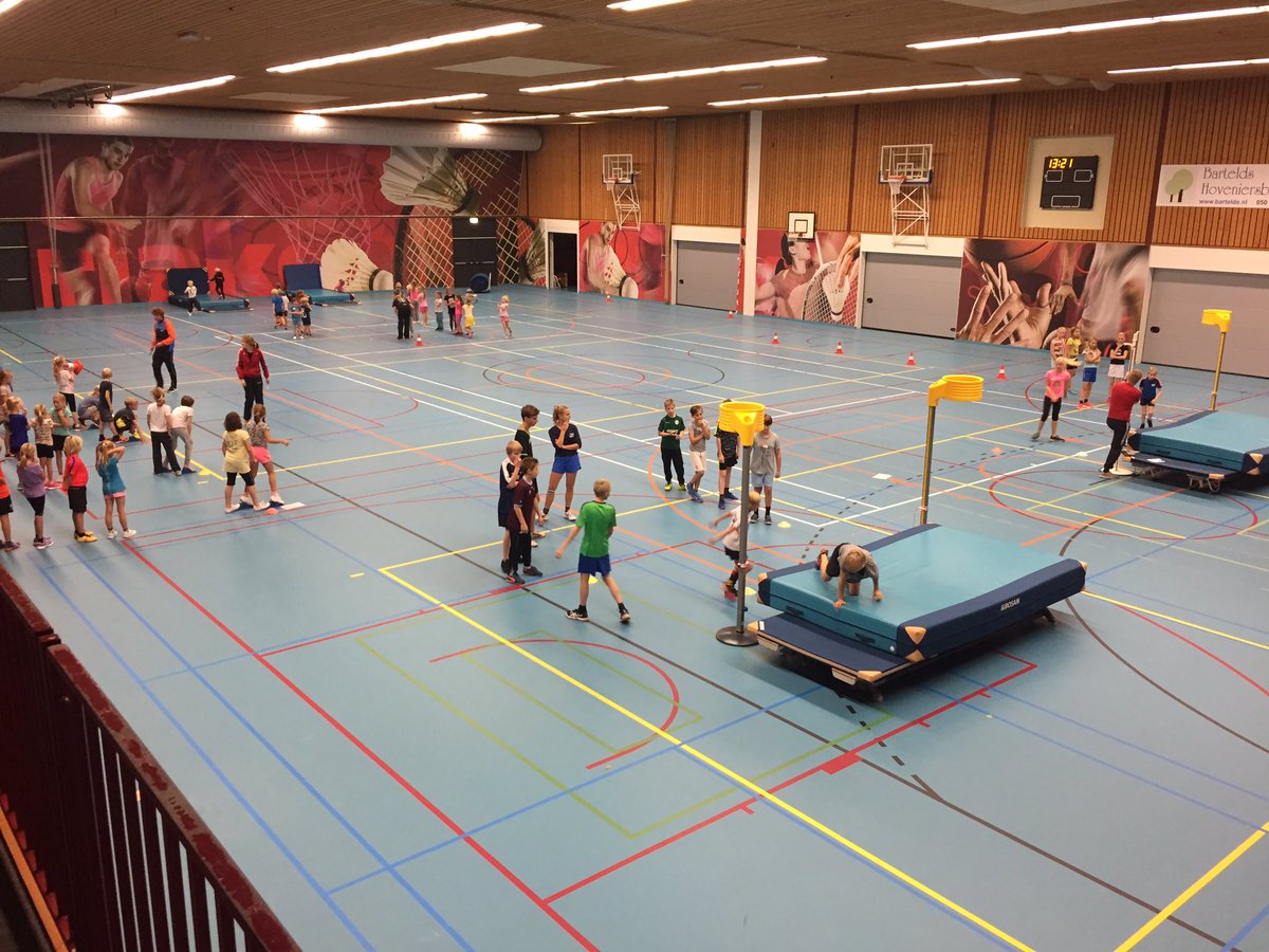 basveldman's tweet photo. Sportdag Scharlakenhof | Floorball - Atletiek - Dans - Voetbal - Karate &amp; Zwemmen @HuisvoordeSport @GemHaren #Blijf #Bewegen https://t.co/NoijnWBL58