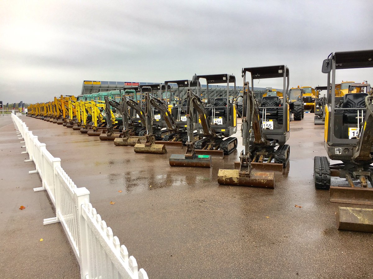 DiggerManBlog's tweet photo. Impressive and wide variety of large and small kit here today @IronPlanetEU @FinningNews #IPRockingham https://t.co/UbFhiEszGF