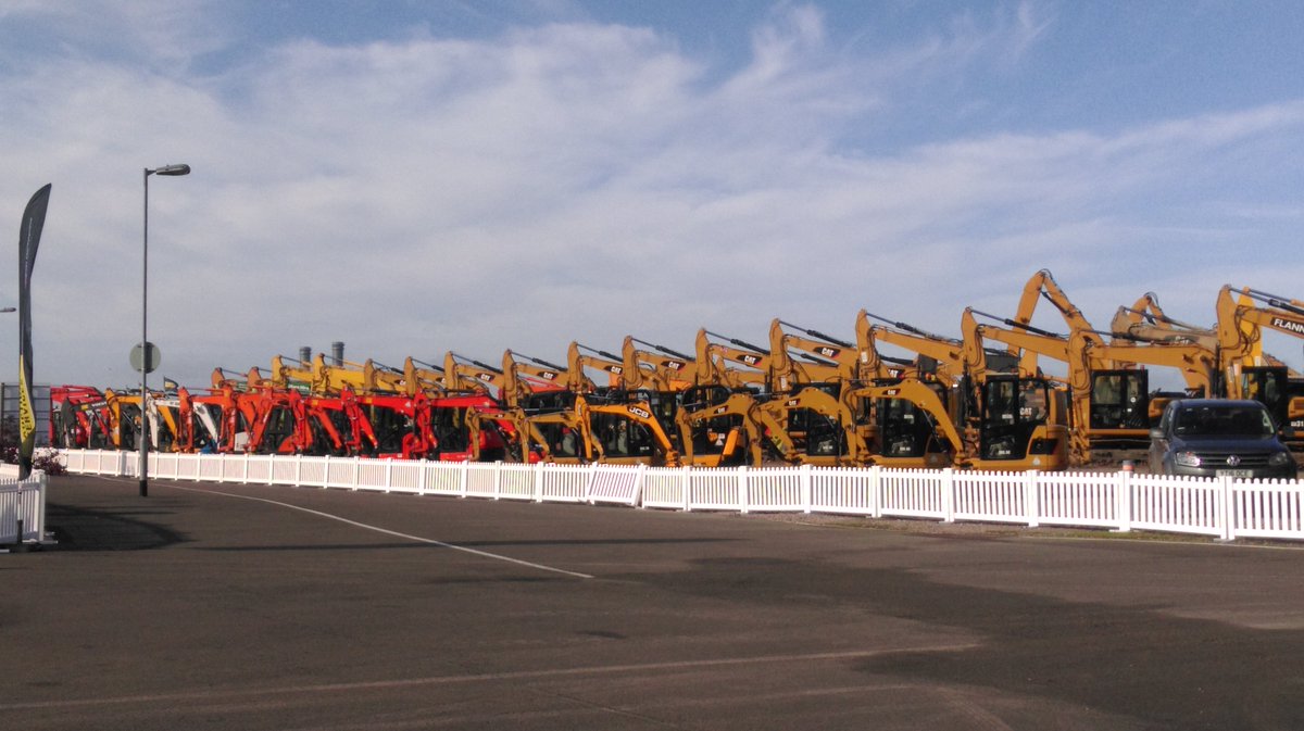 IronPlanetEU's tweet photo. Our Unreserved Public #Auction has kicked off at @RockinghamUK. Follow the action and bid here: https://t.co/uFvJr4SKB9 #IPRockingham16 https://t.co/E8FsxuujLQ