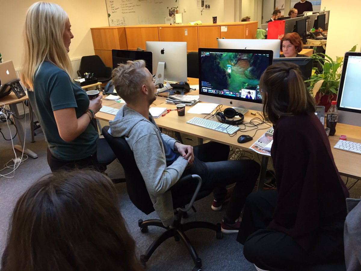 JournalistMalin's tweet photo. Hey @Sp4zie  ! /Journalists at Metro learning about e-sports https://t.co/hO0yrGtuGY