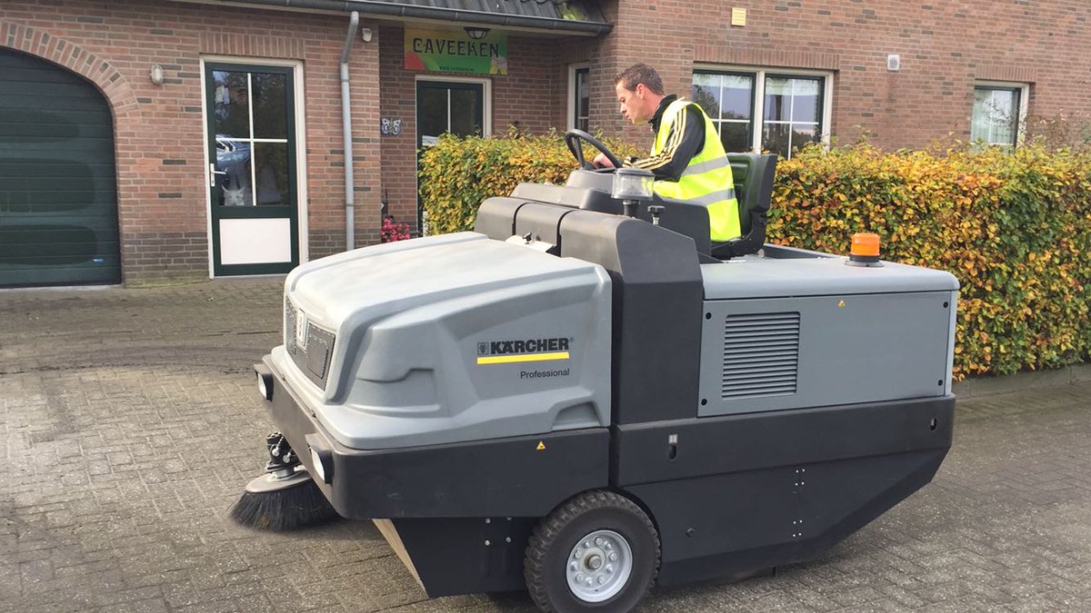 Vandaag training van <a href="/KarcherNL/">Kärcher</a>, naast kennis opdoen ook het geleerde in de praktijk brengen! Wij adviseren u graag!