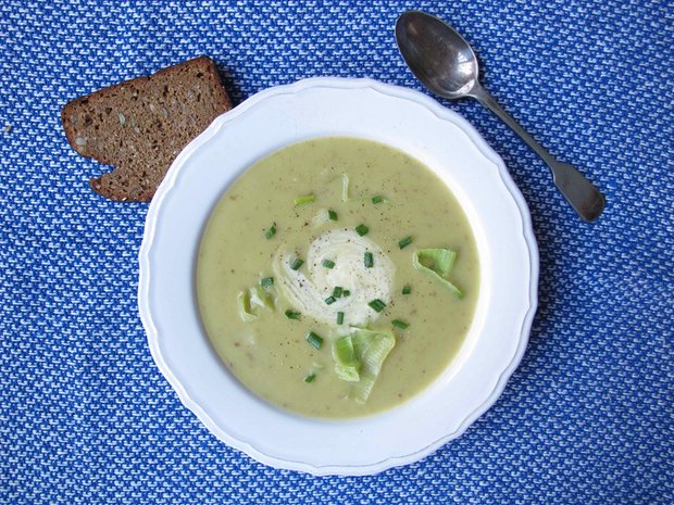 It's finally soup season! Here are some top tips from The <a href="/Guardian/">The Guardian</a> on how to make the perfect #Leek and Potato Soup bit.ly/2dtESCM