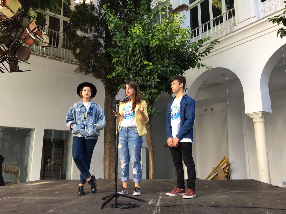 UniversoDSilvia's tweet photo. ¡Y ya está aquí la crónica de la #AndReaderCon2016! ¿Quieres ver cómo fue todo? @AndReaderCon
https://t.co/pc46ZypnC3 https://t.co/gMXW7dKsLu
