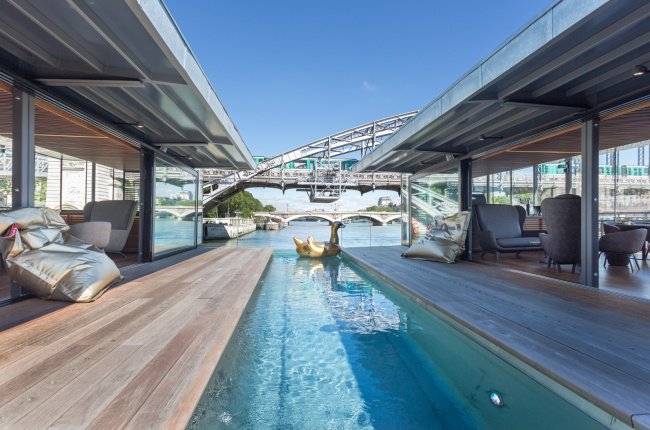 Jet_lag_trips's tweet photo. Hébergement insolite : Une chambre sur la Seine -  https://t.co/guIYDquRz8 https://t.co/4idmSQMQZ4