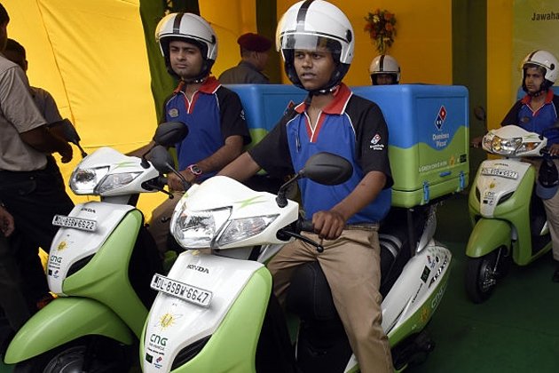 gaz_mobilite's tweet photo. New Delhi expérimente les scooters au #gaznaturel #GNV
https://t.co/5po81eywAt https://t.co/FGXD3cZaXS