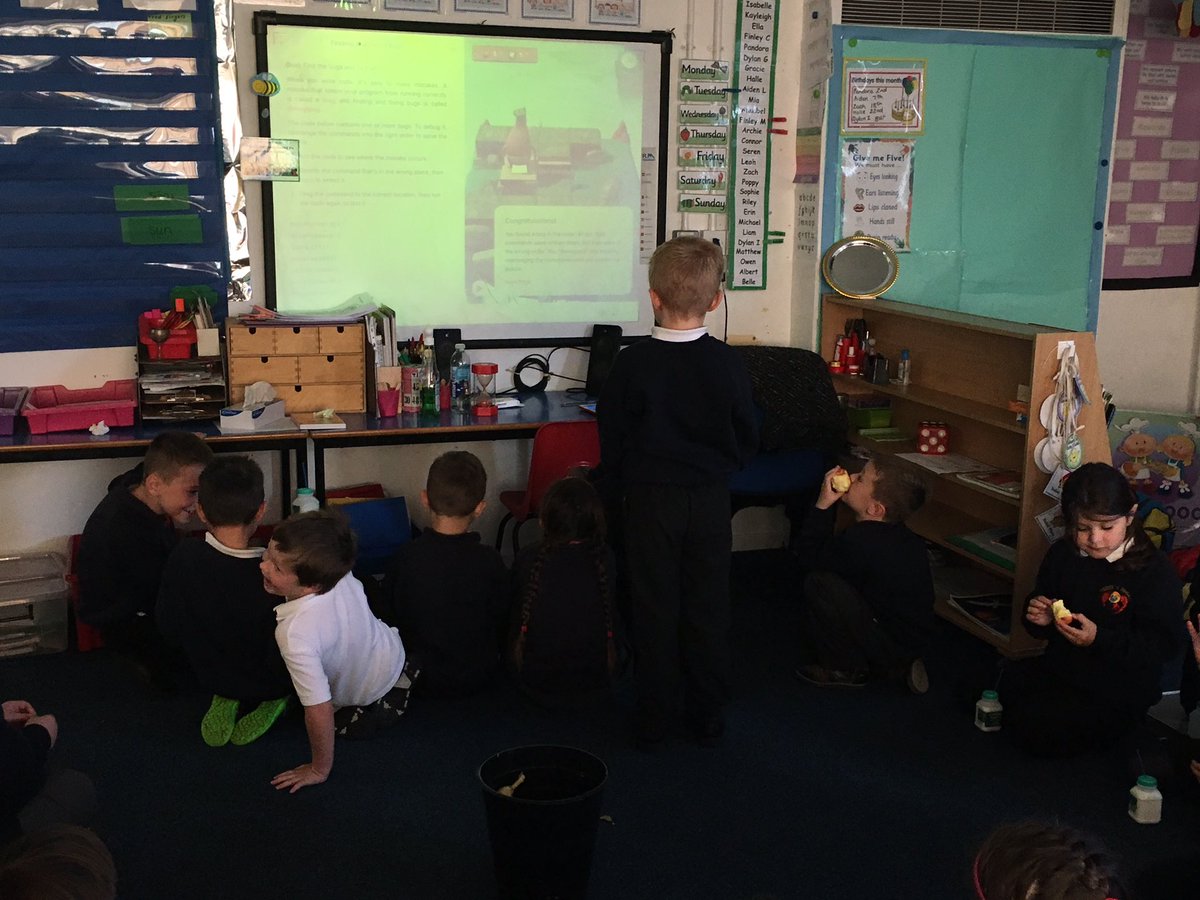 ysgolyddraig's tweet image. #rheidol learning how to code using @SwiftPlayground #codeweek2016 @codeweekUK