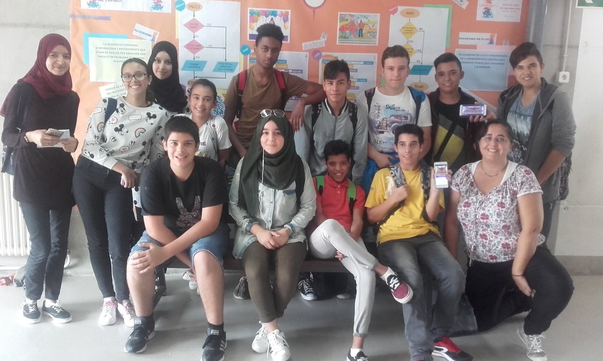 Ins_JosepTapiro's tweet image. Avui hem fet un taller de creació d&apos;apps per celebrar #codeweek2016 amb alumnes de 4eso #mschools