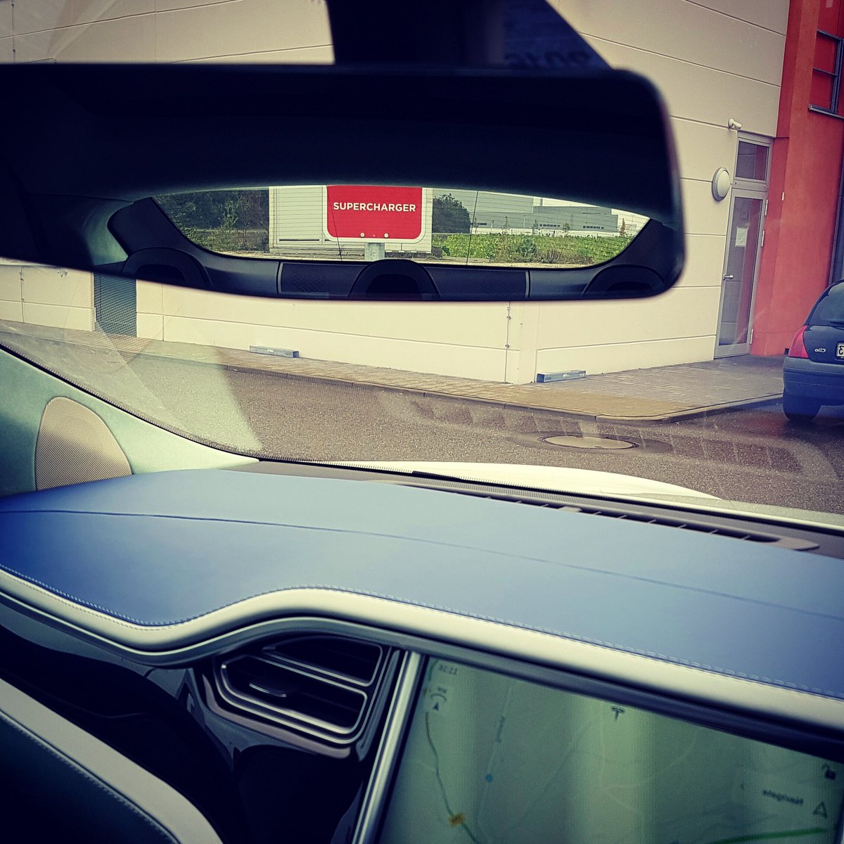 rnvecharge's tweet photo. #Tesla #Supercharger #network is pretty well planned from #Vienna onwards towards the west. When will it take over #Eastern #Europe as well? https://t.co/RsvafyeOoo