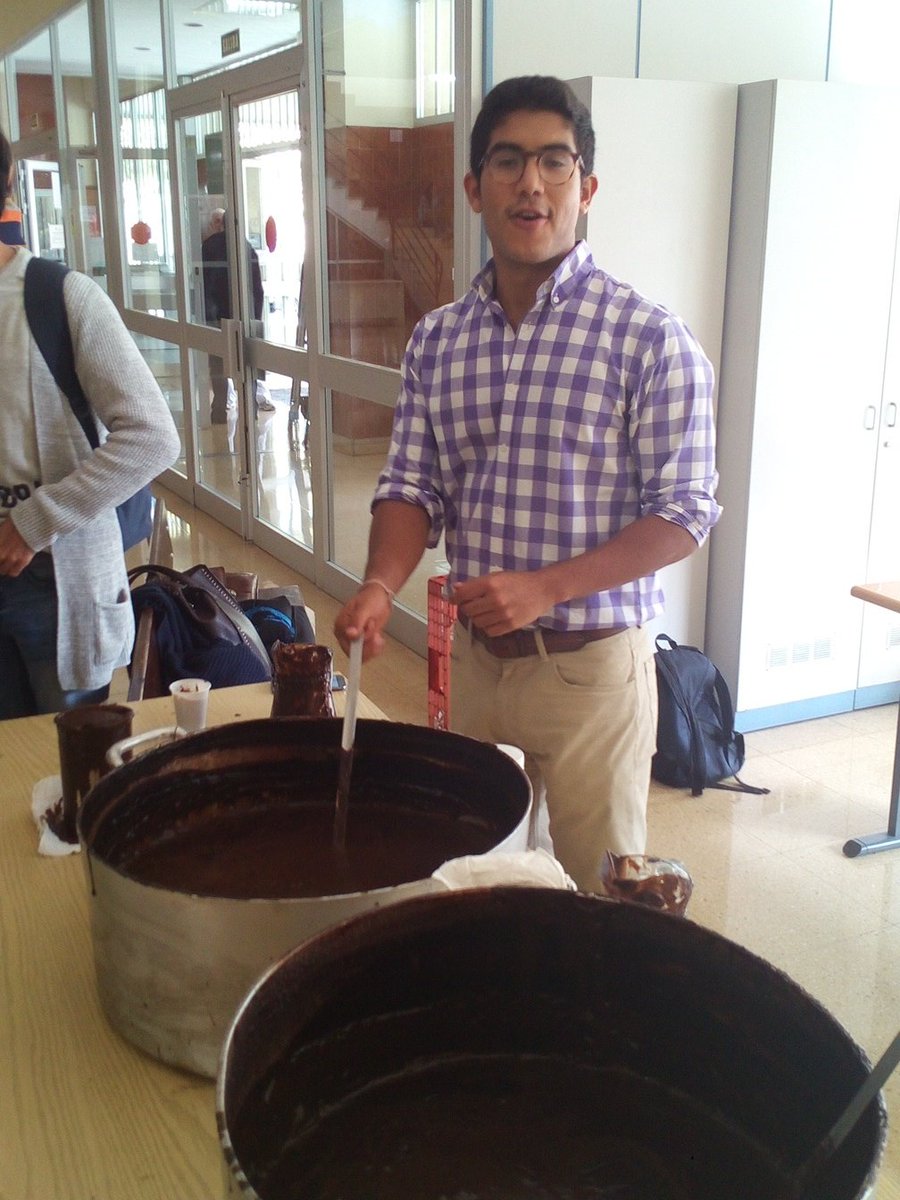 dafmuz's tweet photo. Hoy tenemos a Lucas repartiendo chocolate por San Lucas #DelegaciónChocolatera https://t.co/YrRXj7CHVD
