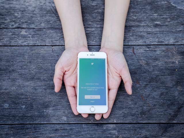 2mcgroup's tweet image. El 57% de los consumidores son más propensos a comprar una marca que siguen en RRSS goo.gl/Peou61