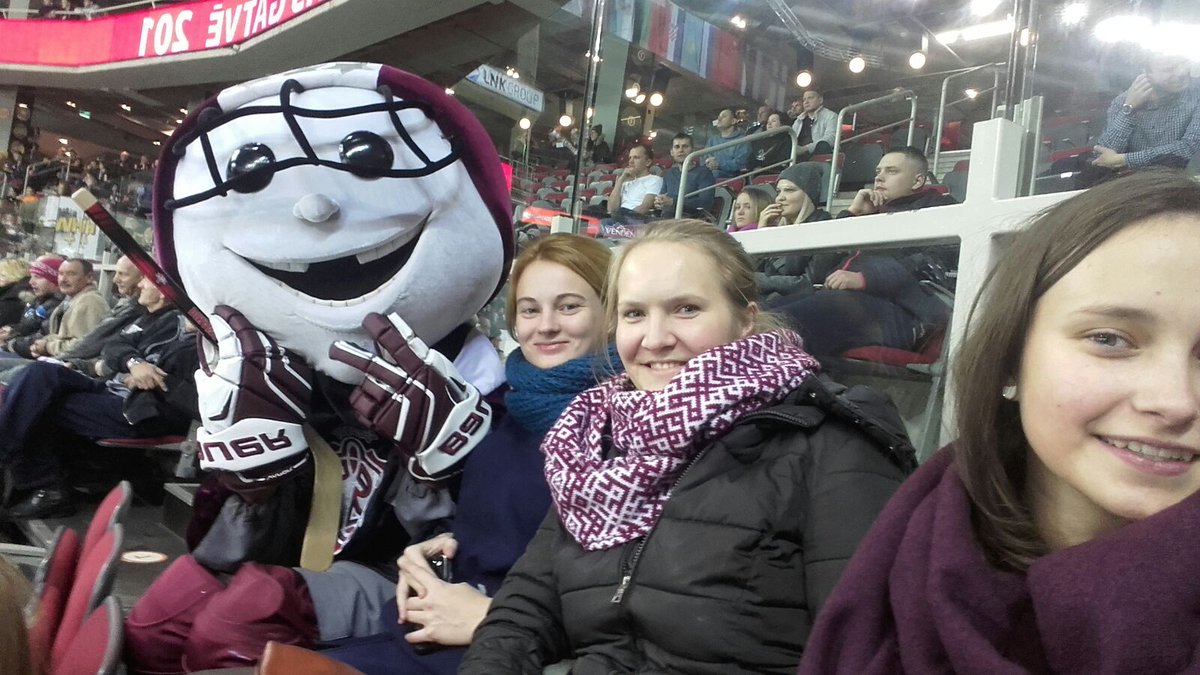 Paldies <a href="/dinamoriga/">Rīgas Dinamo</a> <a href="/PalidzesimLV/">Palīdzēsim.lv</a> par iespēju uzsākt #Labodarbunedēļa ar hokeja spēles apmeklējumu! Darīsim labos darbus kopā! #LabieDarbi