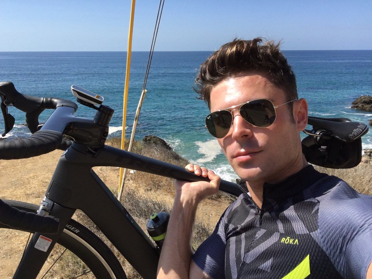 junri871's tweet photo. Happybirthday Zac Efron🎉🎂💗
I LOVE YOU😍😘💭
これからもずーっと応援してます！！
@ZacEfron @zefronjp https://t.co/41nO8hi4Q5