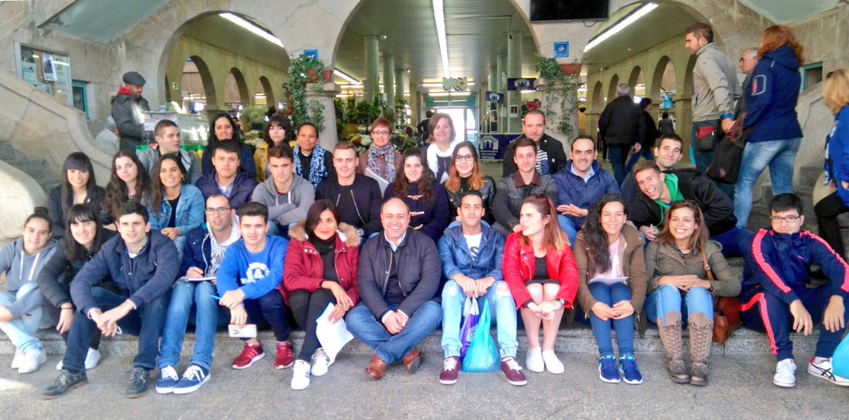 CarlosOrozaCIFP's tweet photo. Hoxe o #CSDIRCOC e #CSDIRSERV visitan o mercado de #Pontevedra para coñecer os produtos de tempada.
#aprenderfacendo https://t.co/tf3LexSGW2