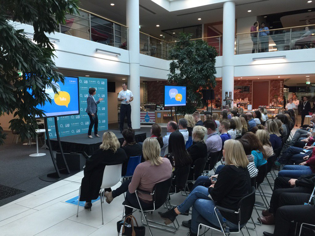 billeyres's tweet image. Great launch for #O2SmallTalks at O2. O2 people power in action!