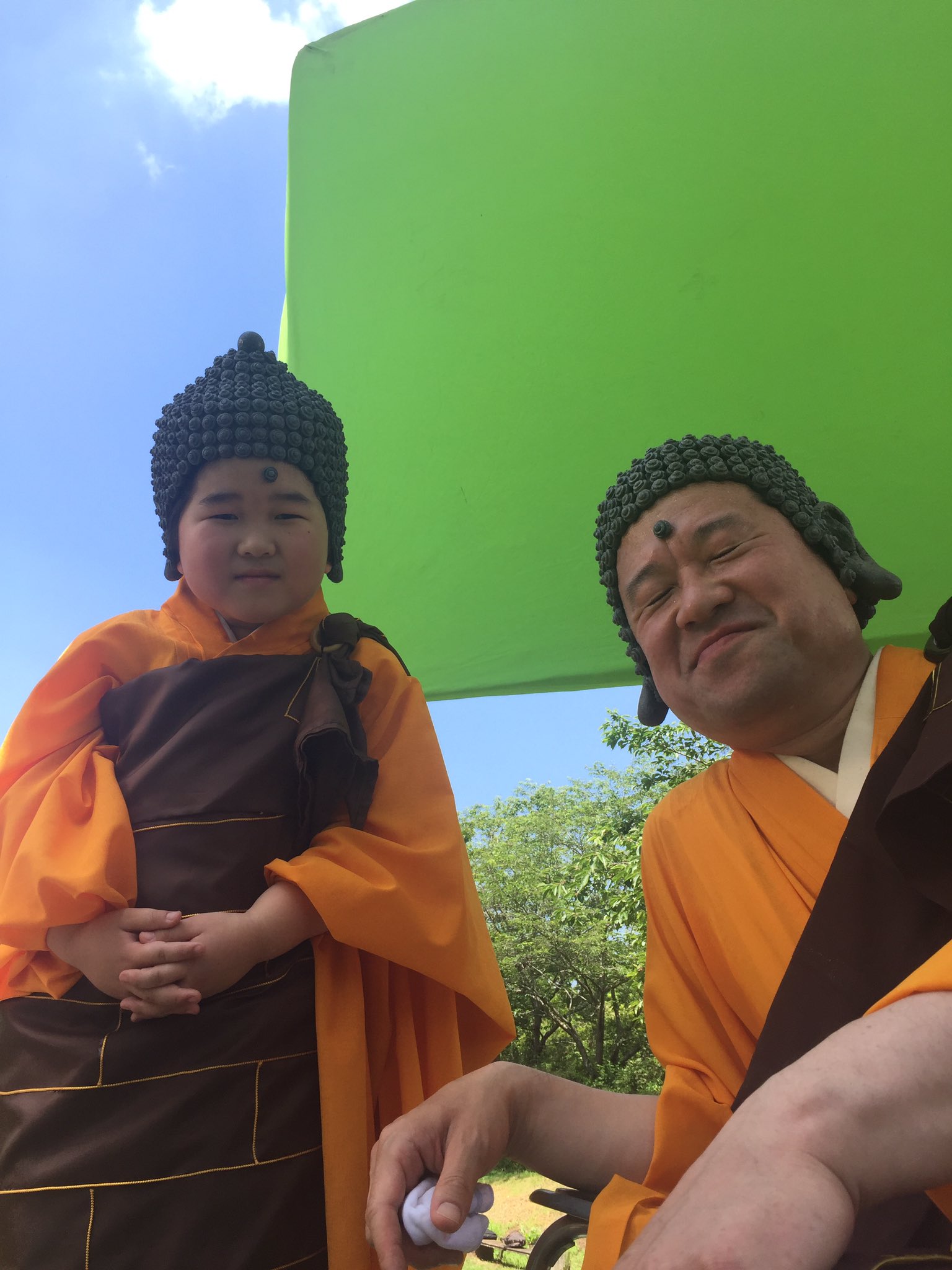 ひぞっこ 勇者ヨシヒコ 仏の息子登場 デスノート で佐藤二朗さんと共演していた山﨑賢人くんが 撮影現場で いま まれ で息子役をしてる小山春朋くんが二朗さんにめっちゃソックリなんですよ と報告したことから 実現した まさかの仏 息子の登場