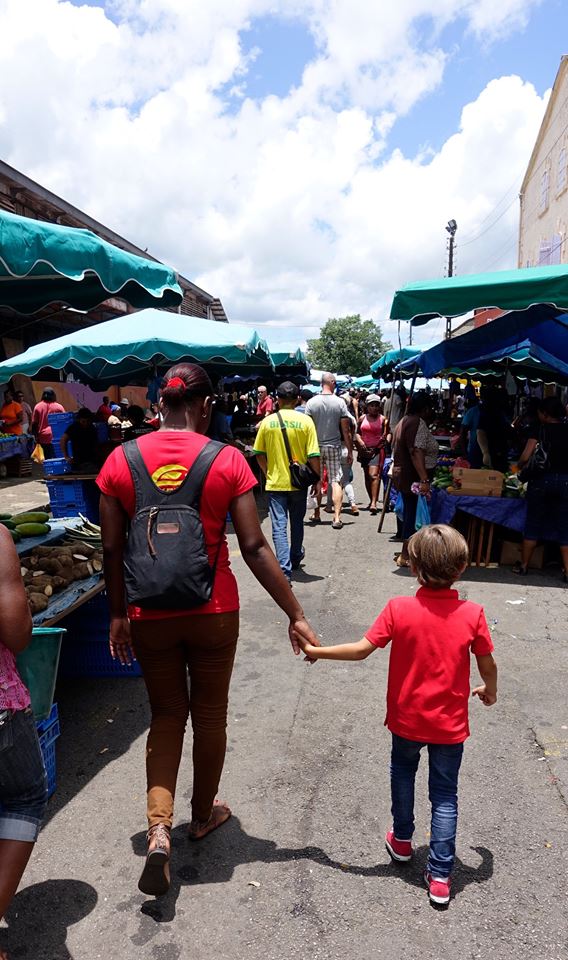 ArthurADMonde's tweet photo. #Dachine #manioc #pitaya les produits du terroir guyanais n’ont plus de secrets pour Arthur… #Cayenne #Guyane #tournage #marché @guyane_ctg https://t.co/Z5FLEKlvqD
