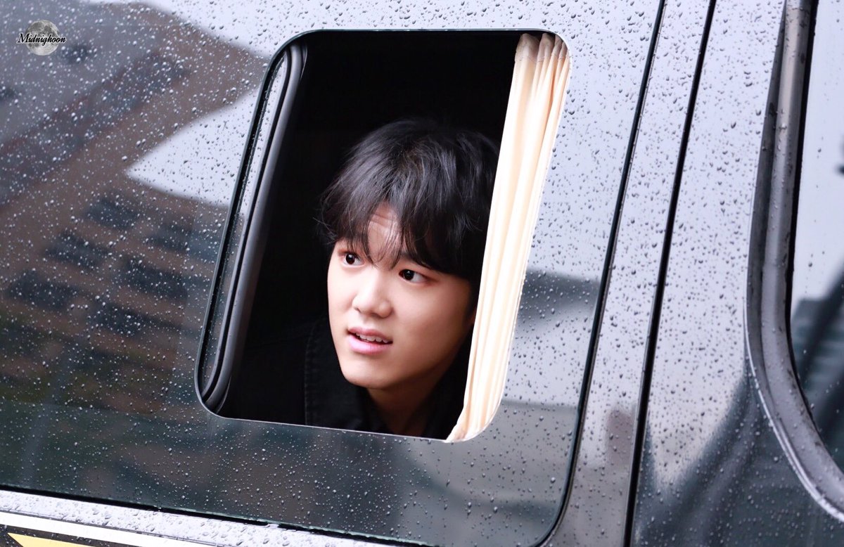 Midnighoon_0715's tweet photo. 📷161016 아리랑TV K컬쳐엘리트 출퇴근 #비아이지 #벤지 #Benji #K컬쳐엘리트 #APHRODITE @BIG_GHofficial https://t.co/5uPwFSClFj