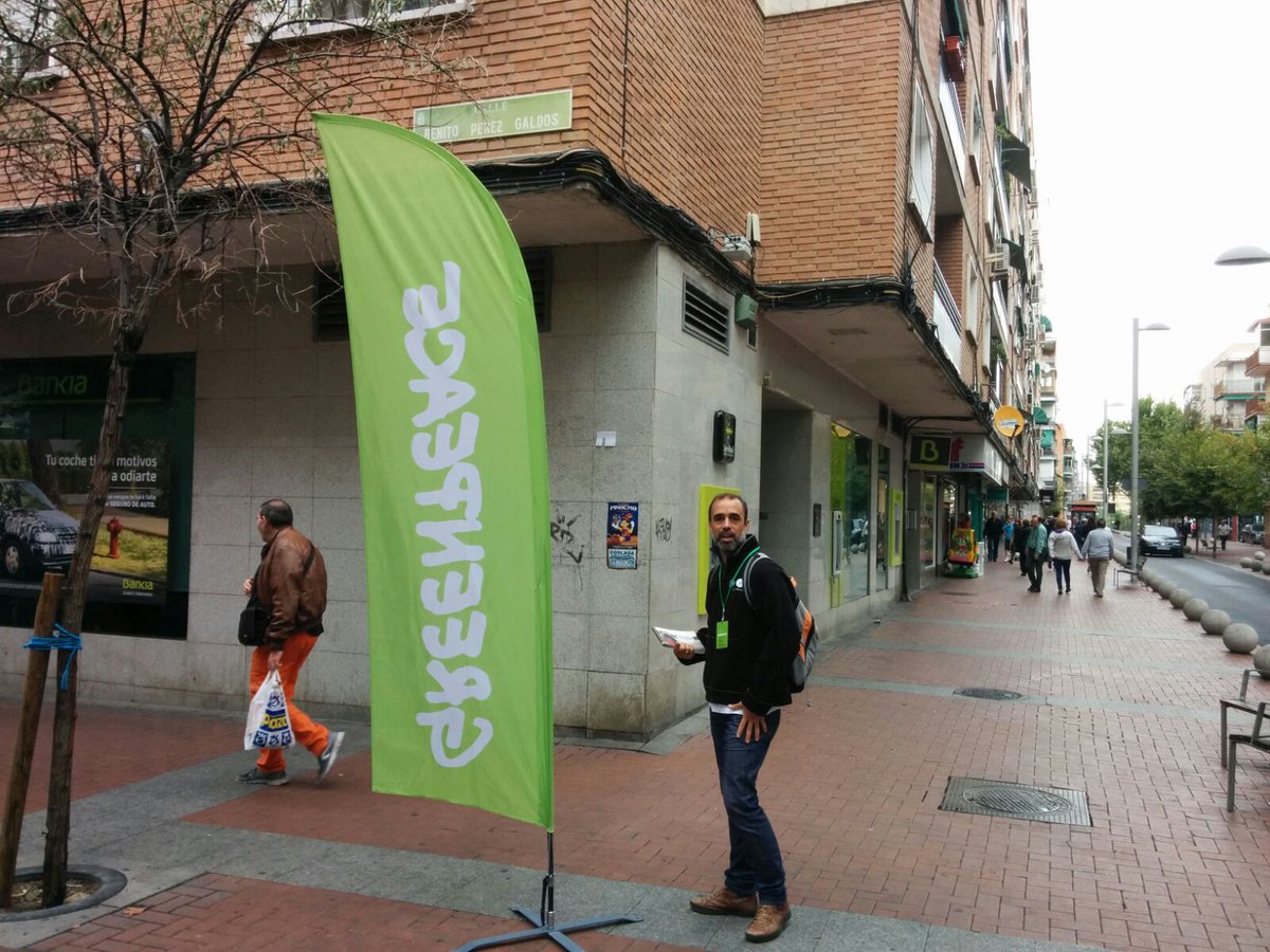 DialogoDirectGP's tweet photo. Estamos en Coslada invitándote a viajar al Ártico y unirte a @greenpeace_esp para protegerlo. Ven a C/Petra Sánchez https://t.co/4mA7lSKNE0
