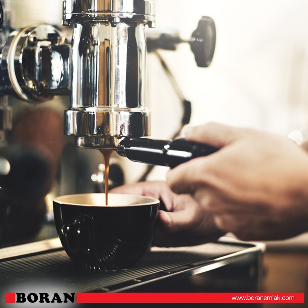 İzmir Kahve Festivali kapsamında buluşan kahve severler, dünyaca ünlü kahveleri tadarak çeşitli etkinliklere katılma fırsatı buldular.