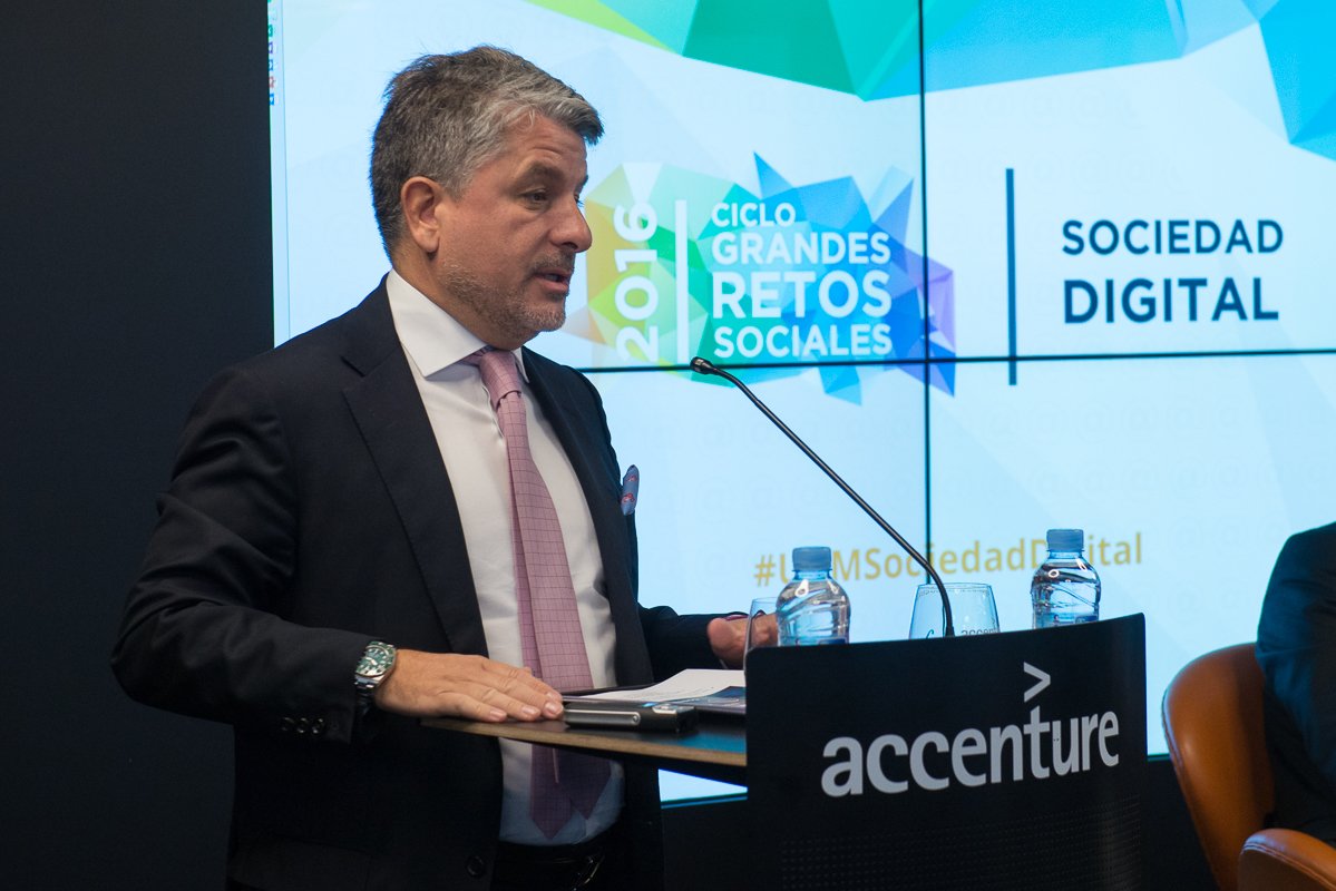 fuam_uam's tweet photo. Recordamos nuestro 2º Gran Reto Social sobre Sociedad Digital. Gracias a @AccentureSpain #UAMSociedadDigital #FUAM25 https://t.co/LeuSJm98ru https://t.co/OozHka0tme