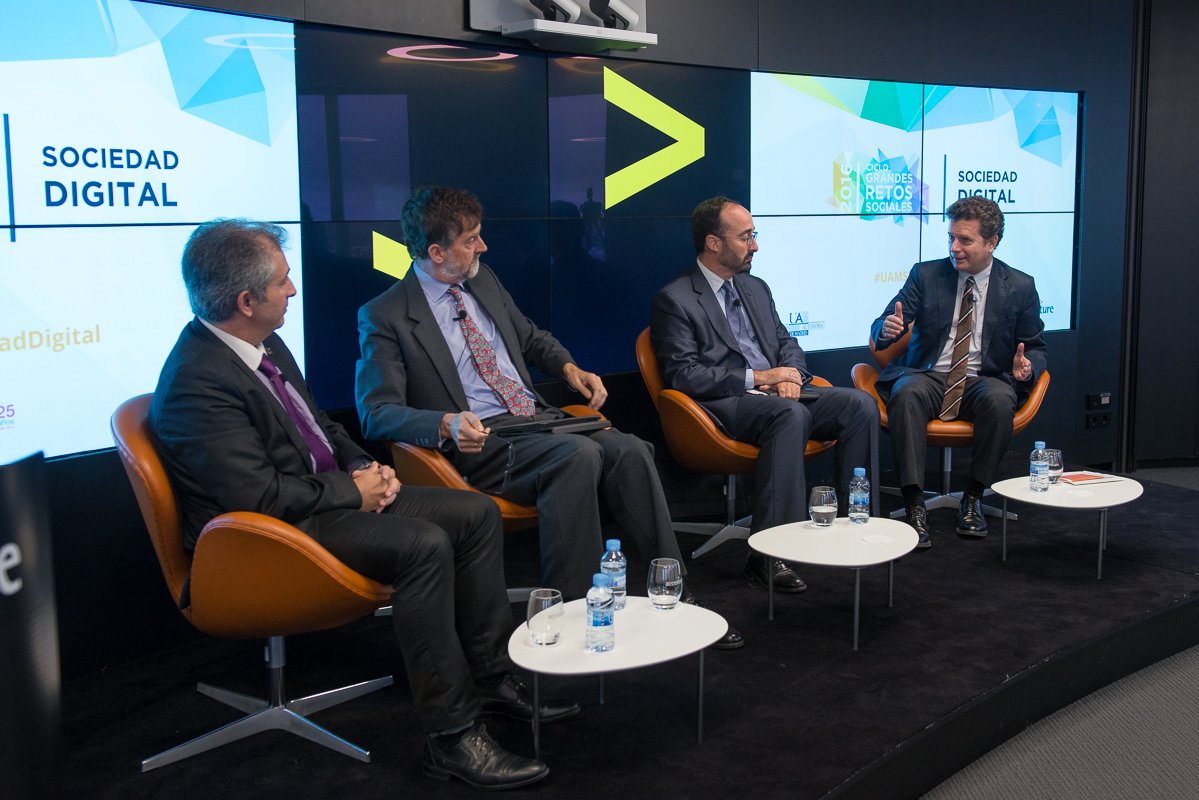 fuam_uam's tweet photo. Recordamos nuestro 2º Gran Reto Social sobre Sociedad Digital. Gracias a @AccentureSpain #UAMSociedadDigital #FUAM25 https://t.co/LeuSJm98ru https://t.co/OozHka0tme