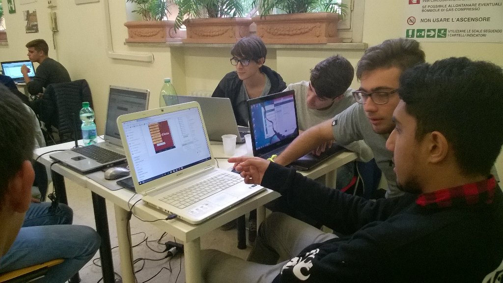 Eleonora_FMD's tweet photo. I ragazzi impegnatissimi,le idee prendono forma! #SimplyRome #CodeEu #SimpleFuture @fmdigitale #coding #appinventor https://t.co/h4YMzphKw0