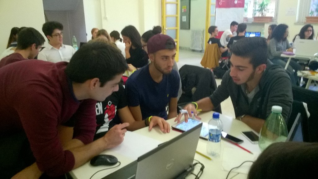 Eleonora_FMD's tweet photo. I ragazzi impegnatissimi,le idee prendono forma! #SimplyRome #CodeEu #SimpleFuture @fmdigitale #coding #appinventor https://t.co/h4YMzphKw0