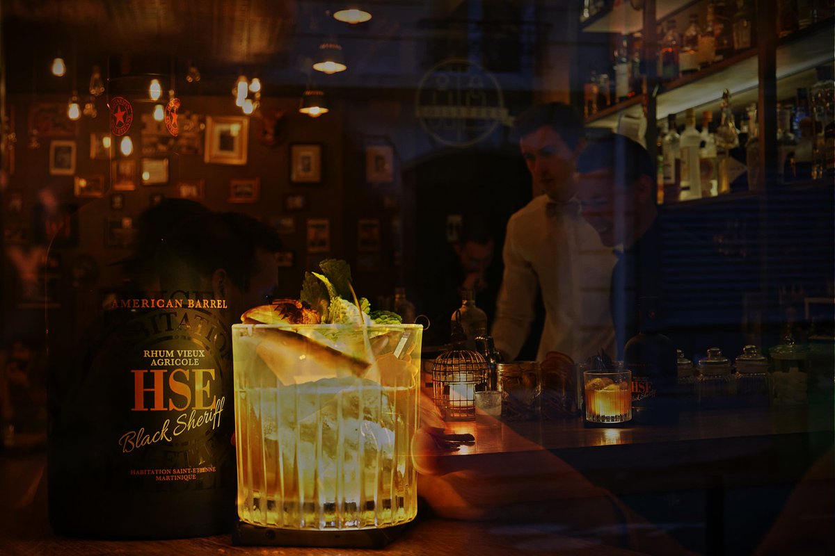 LaurentArdhuin's tweet photo. #instantané pour les rhums HSE au Calbar, Paris #oldfashionedweek @Rhum_HSE @OldFWeek @LeCalbar #cocktails #OFW2016 https://t.co/UoiUg9Qzhw
