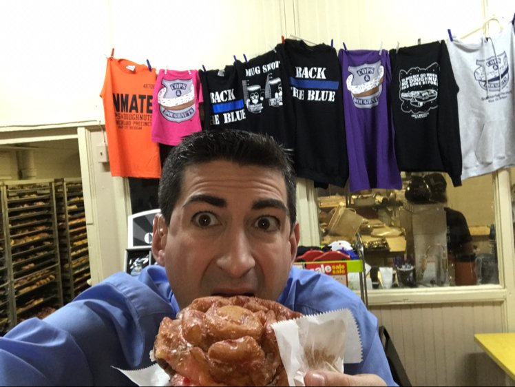 MarcJacobson's tweet image. tinyurl.com/z7l6nks GrandOpening @CopsDoughnuts #BayCity #SutherlandPrecint! @MarcJacobson liveABC12Morn #ABC12