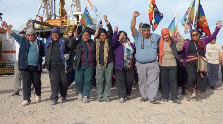 danivoskoboynik's tweet image. In London, Chevron exec Ali Moshiri praises Argentine shale gas potential; in Argentina, Mapuche communities resist Chevron projects #OM2016