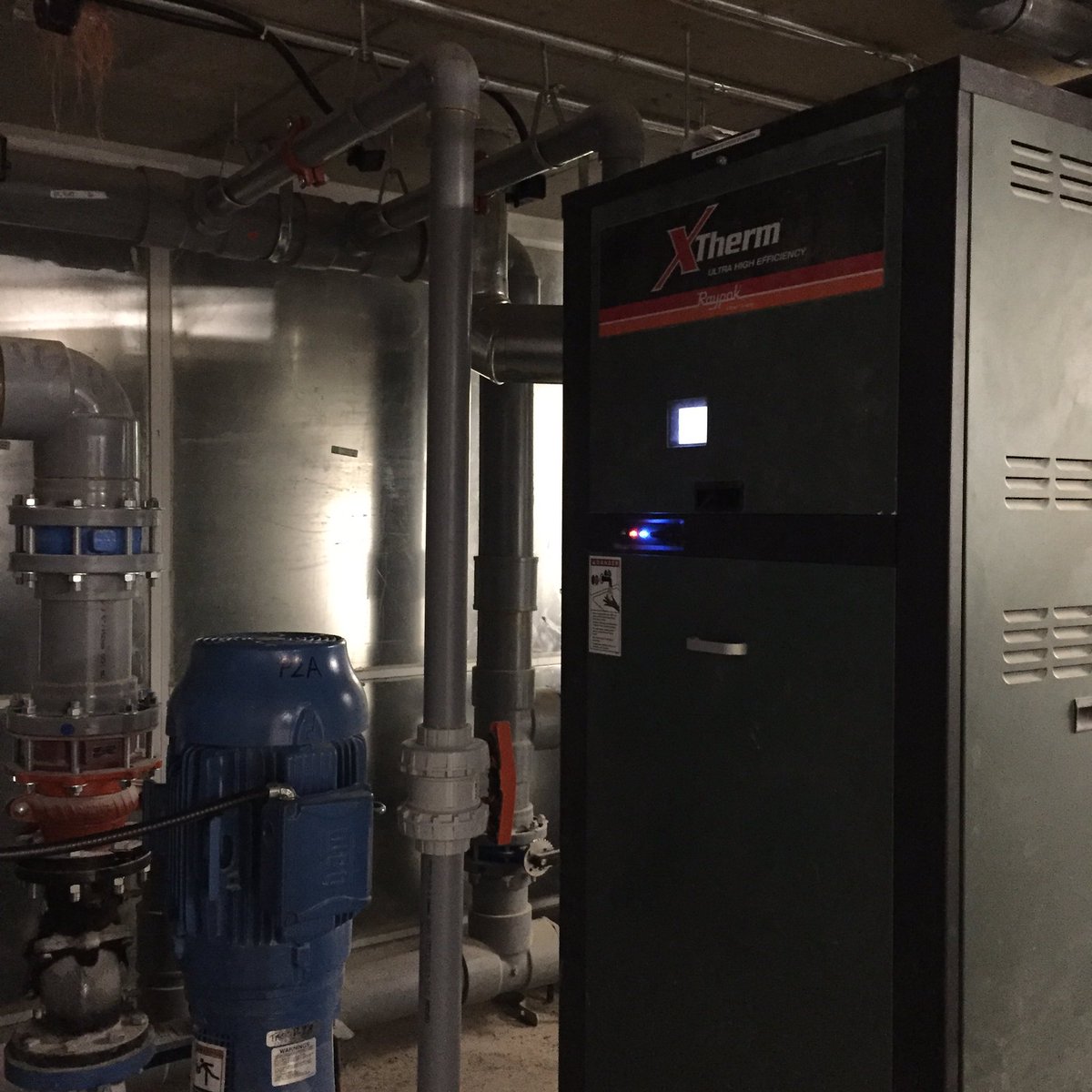 StringerSales's tweet image. Keeping the great people of #edmonton warm 🔥#raypak tucked away in the penthouse, one of #yegdt newest buildings #XTherm #boilers #btu