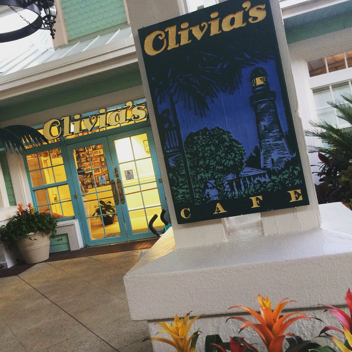 TheFloridaBlog's tweet photo. Had a great dinner with #BobaChef at #Olivias at #disneysoldkeywestresort. Best fried chicken! wdw #disneyresorts #disneyfood #diningdisney https://t.co/qsHcjerJE4