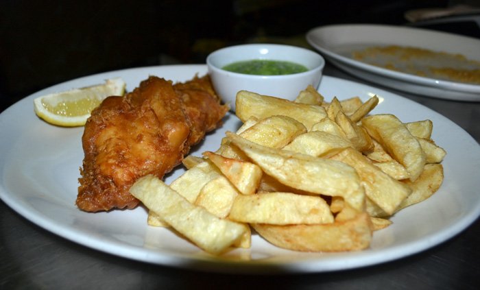 Fish, chips and mushy peas! #fishchips #beckenham ow.ly/Udrb305hQ3L