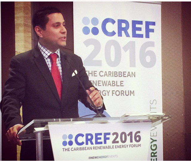 OEA_Desarrollo's tweet image. Sec.OEA @nparsan #CREF2016: "La OEA está prestando su apoyo a @CARICOMorg xa transición hacia servicios energéticos mejorados en el #Caribe"