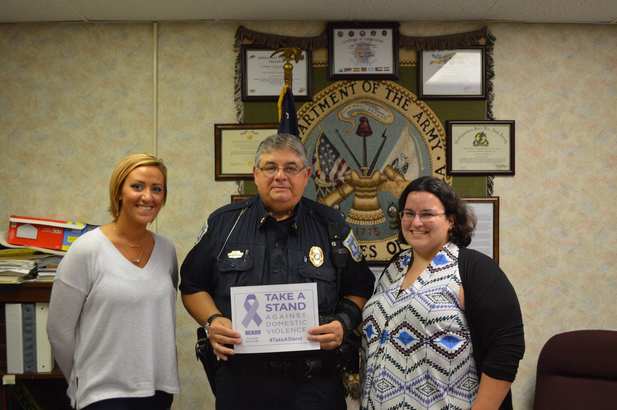 TCHelpCenter's tweet photo. Bellaire Police Dept is taking a stand against domestic violence! #dvam #TakeAStand https://t.co/E2gMvwTdgm