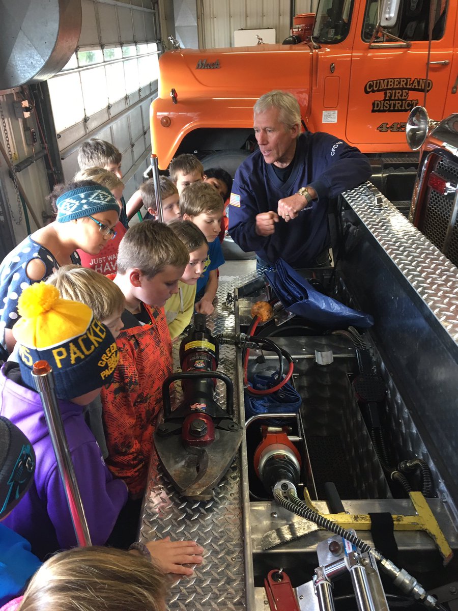 CSDMrS's tweet photo. Checking out the jaws of life https://t.co/jfQmXwfcHs