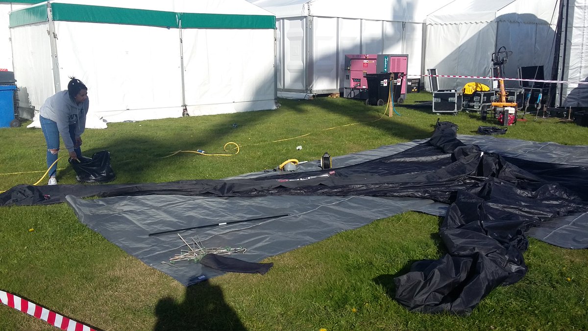 XLDisplays's tweet image. Our new #PrintedFlags are now flying - moving on to the #XGLOO Event Tent next, we can't wait to see everything set up &amp;amp; ready for tomorrow!