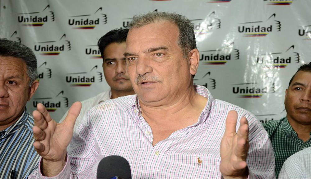 Reportawebval's tweet photo. “Maduro perdió en un estado, pero sigue siendo presidente” explica Luis Stefanelli https://t.co/iKcmE1PaLt  #ElVenezolano https://t.co/mF1C3hsP6K