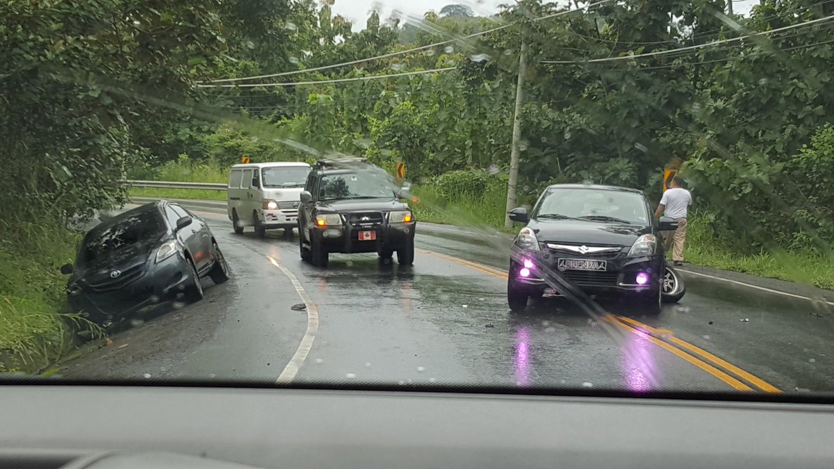 RetenChiriqui's tweet photo. Información de @daysisa91: @RetenChiriqui 3ple colisión en la vuelta cervecería nacional Los Algarrobos https://t.co/o9KZROMnqk